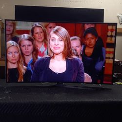 50 Inch Samsung Smart Beautiful Tv Comes With Remote Control Shows Great Picture Works Perfect Guaranteed 