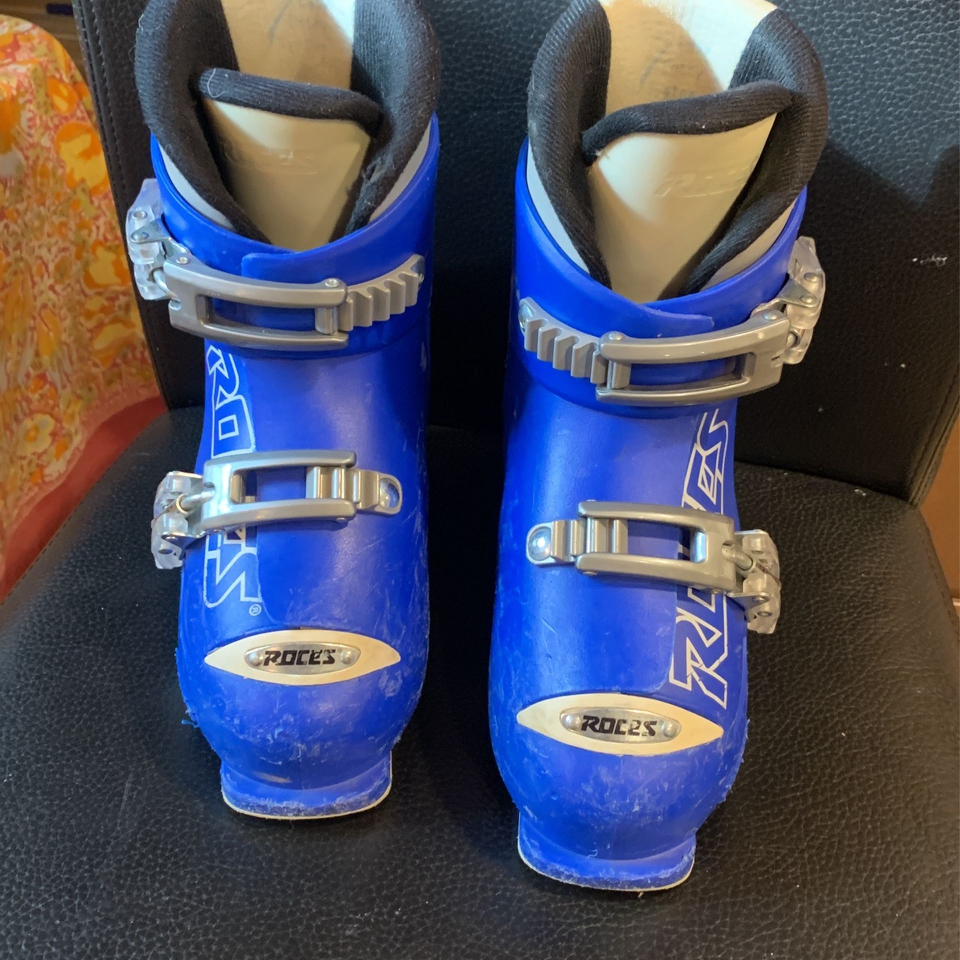 Roecs Kids Ski Boots Size 19-22 Adjustable 