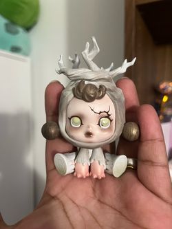 Skullpanda figures