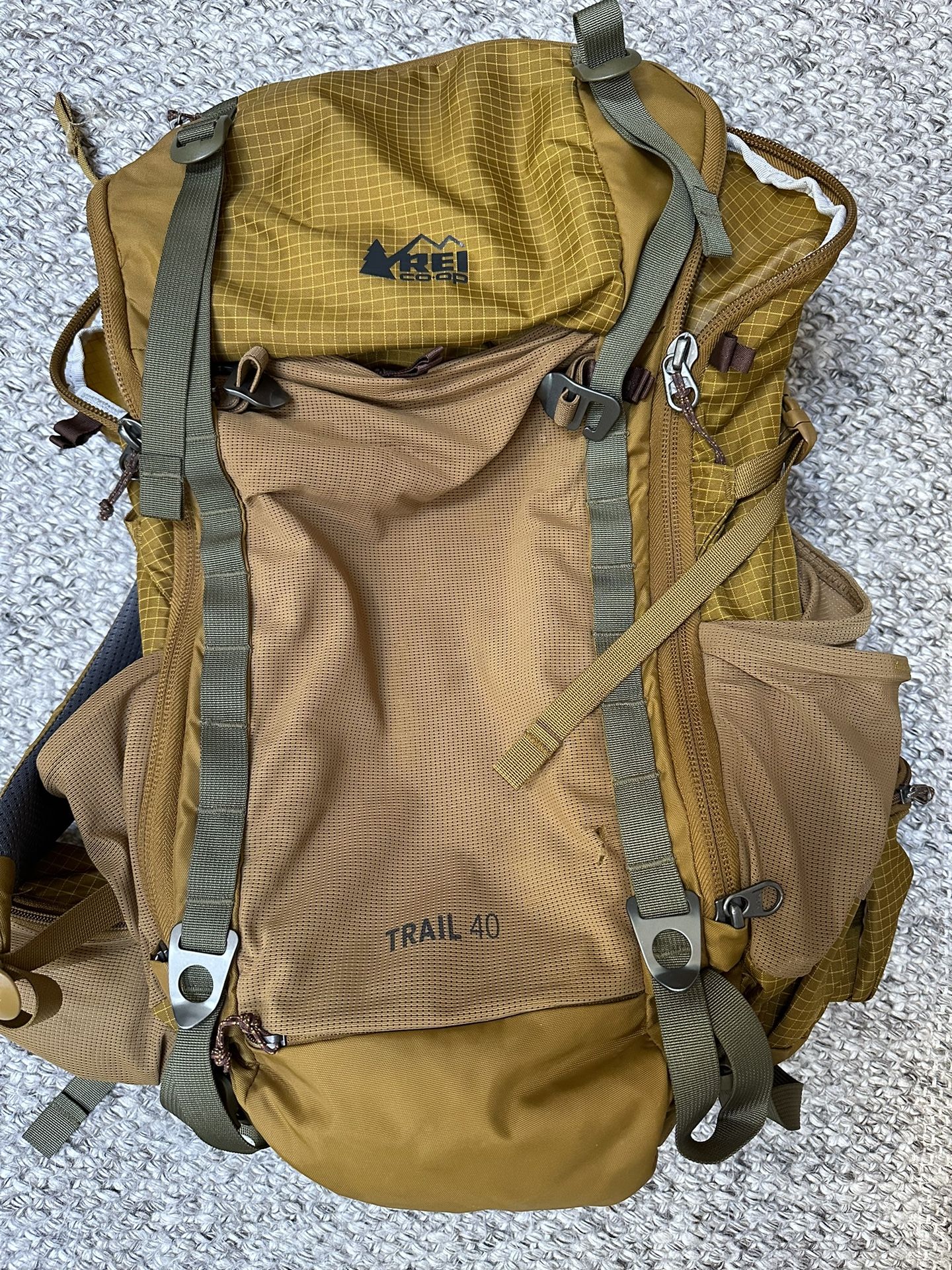Rei Trail 40L Backpack Used Twice