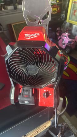 Milwaukee  Fan 3-Speed Tilt Head No Cord (no includes the battery 🔋 )