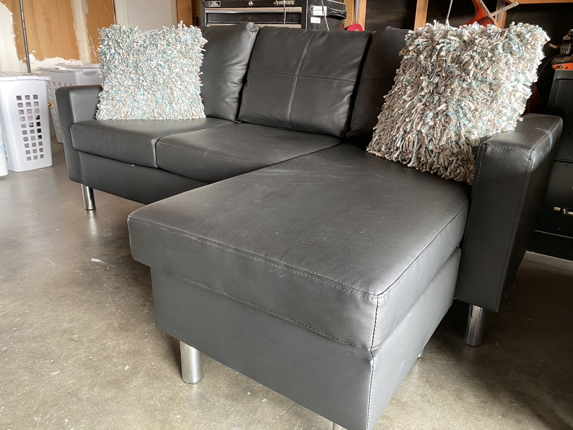 Black leather sectional w movable chaise
