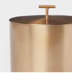 Threshold ice bucket