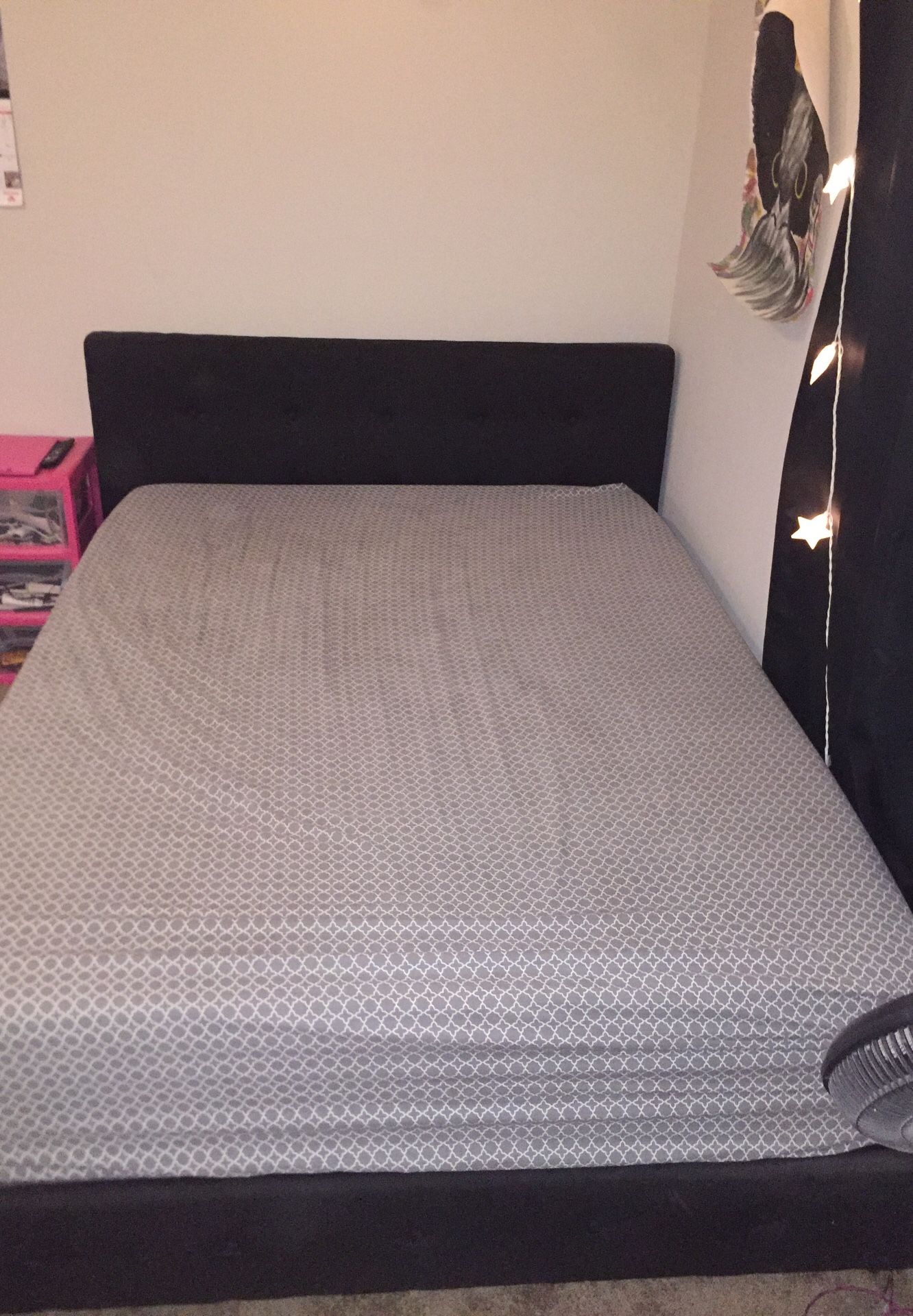 Upholstered Platform Bed (BLACK)