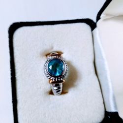 Beautiful 🌹 aquamarine Ring 925 italian silver with 14 kt gold stripes on the side size 7.🎁🎁🎁