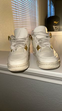 Jorden’s 4 Metallic Gold Women