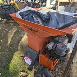 Crary bearcat chipper / shredder￼
5.5hp New carburetor, Engine Needs Some Work