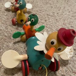VINTAGE 1956 FISHER PRICE GABBY GOOFIES NO. 777 WOODEN DUCKS PULL TOY