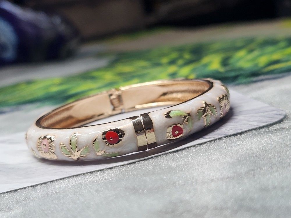 Glossy PEARLY WHITE Enamel Rose Gold Plated Alloy Bangle