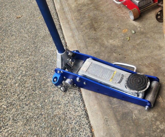 Hydraulic Jack Low Profile $100