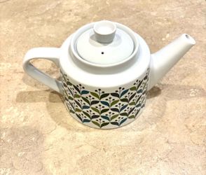 Ceramic teapot-NEW-leaf & berry pattern, tea, coffee
