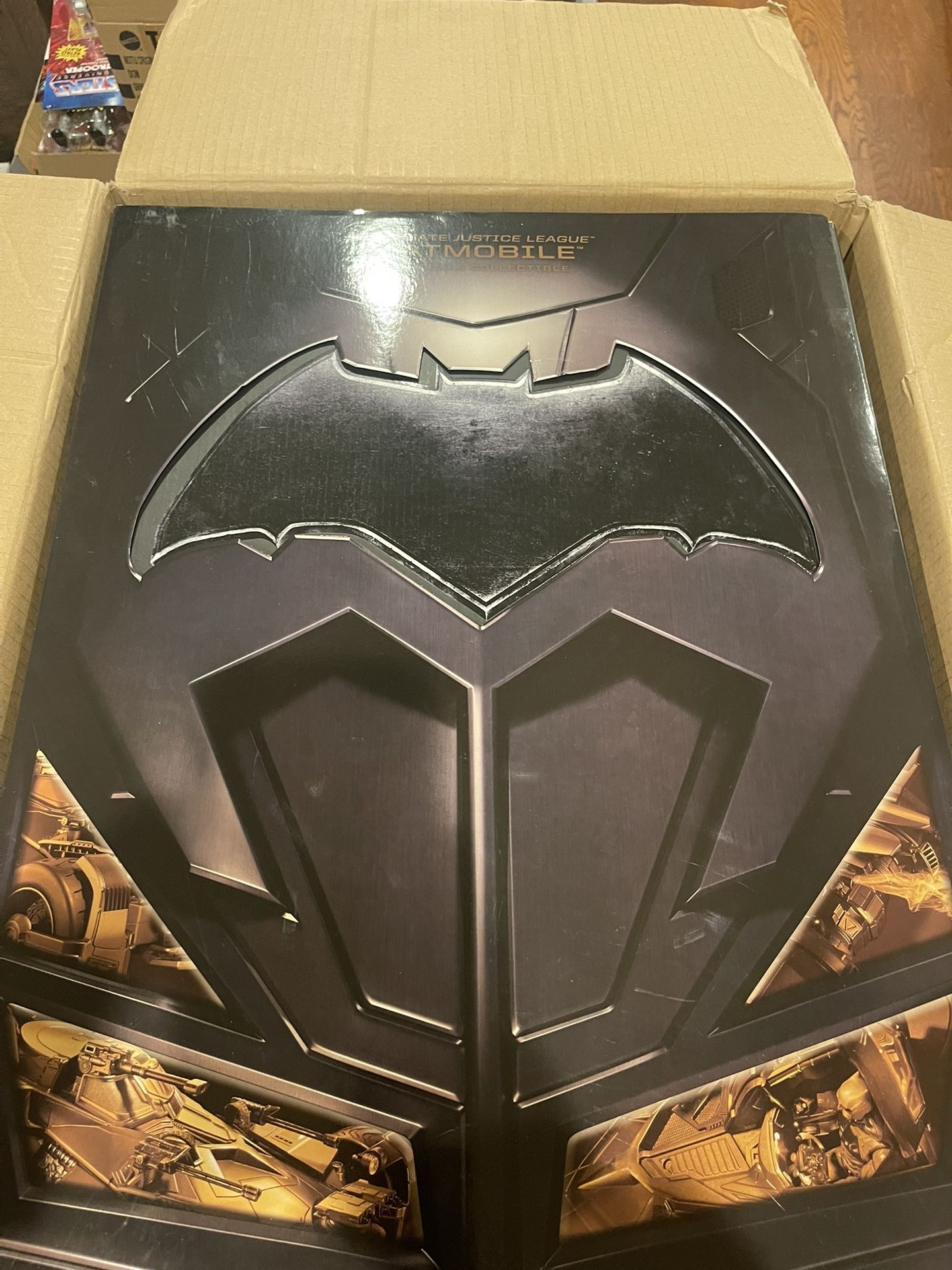 DC Ultimate Justice League BatMobile RC 1/10th. Includes the shipper box it was shipped in.