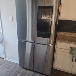 Samsung Family Hub Refrigerator 