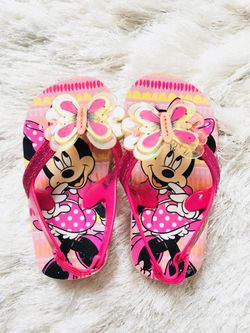 Adorable Minnie sandals size 5/6