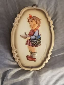 2 Vintage 1989 Hummel Goebel Germany Kitchen Cake Moulds Father Collection Wall Hangings