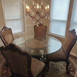 Villa Clare Dining Room Set