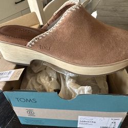 Tom’s Addison clog