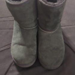 Black Kids UGGS Size US 2