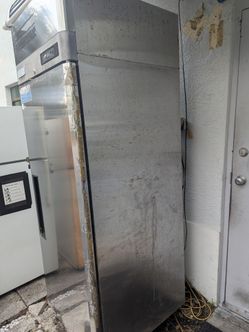 Commercial stand up fridge