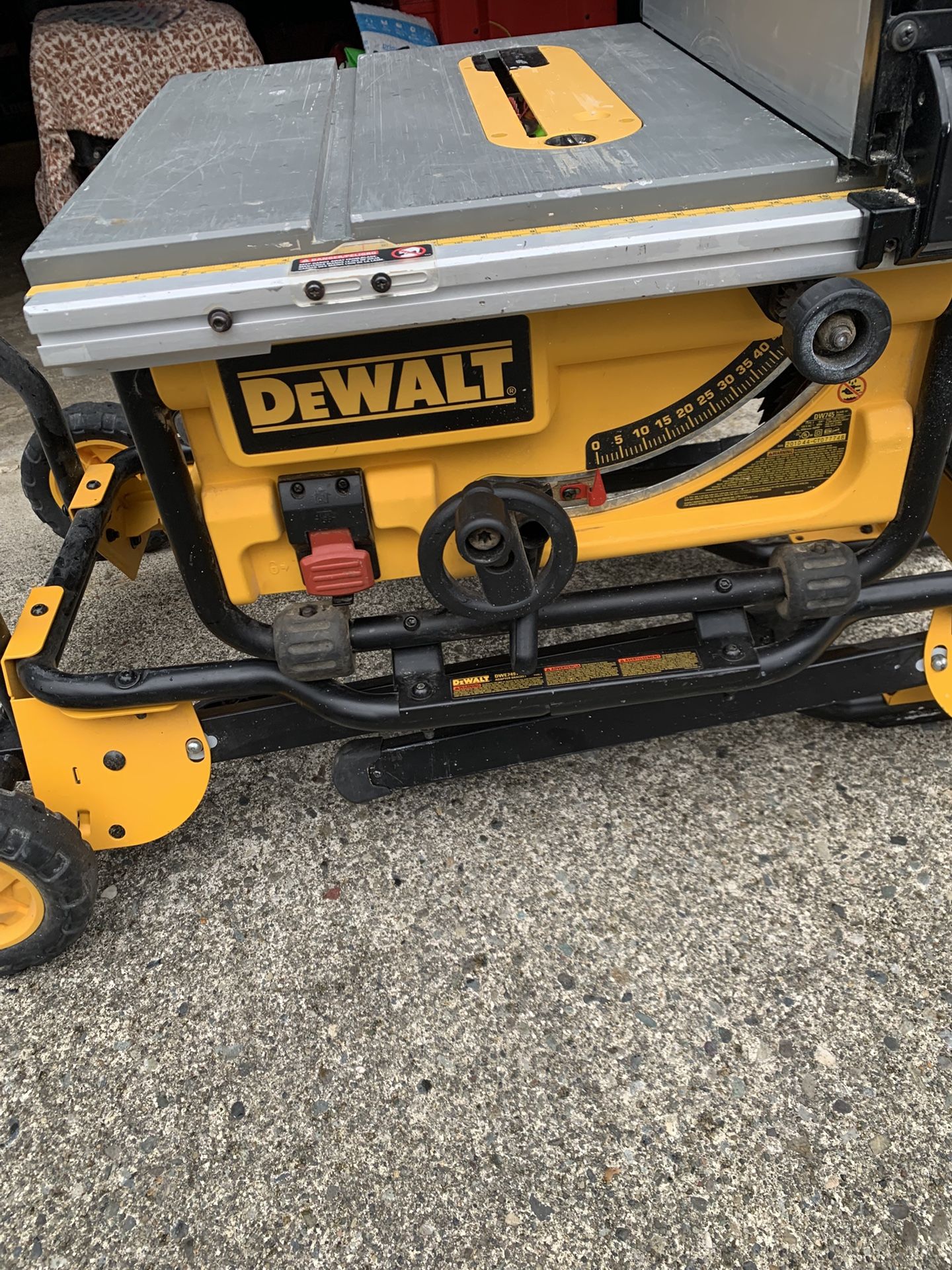 Dewalt Table Saw With Rolling Table, GOOD CONDITION 