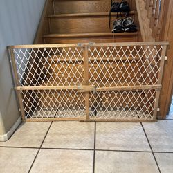 Toddleroo diamond mesh gate  43”
