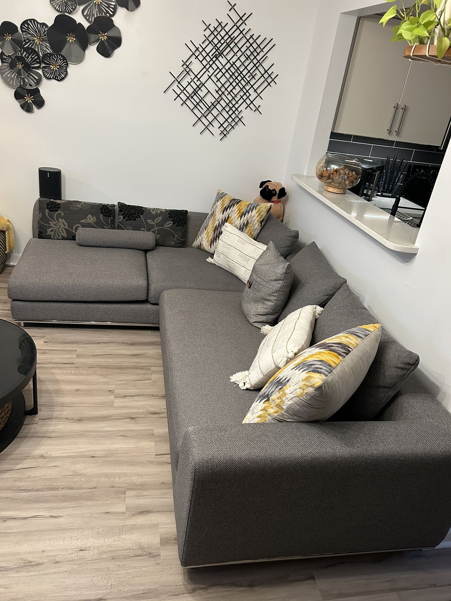 Carlos Perrazi Modern Henna 2-Piece Sectional Sofa with Right Chaise – Stylish & Spacious!