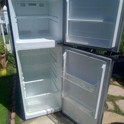 Refrigerator En Buenas Condiciones Enfría Bien 