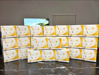 Pokémon 30th Celebrations Elite Trainer Box