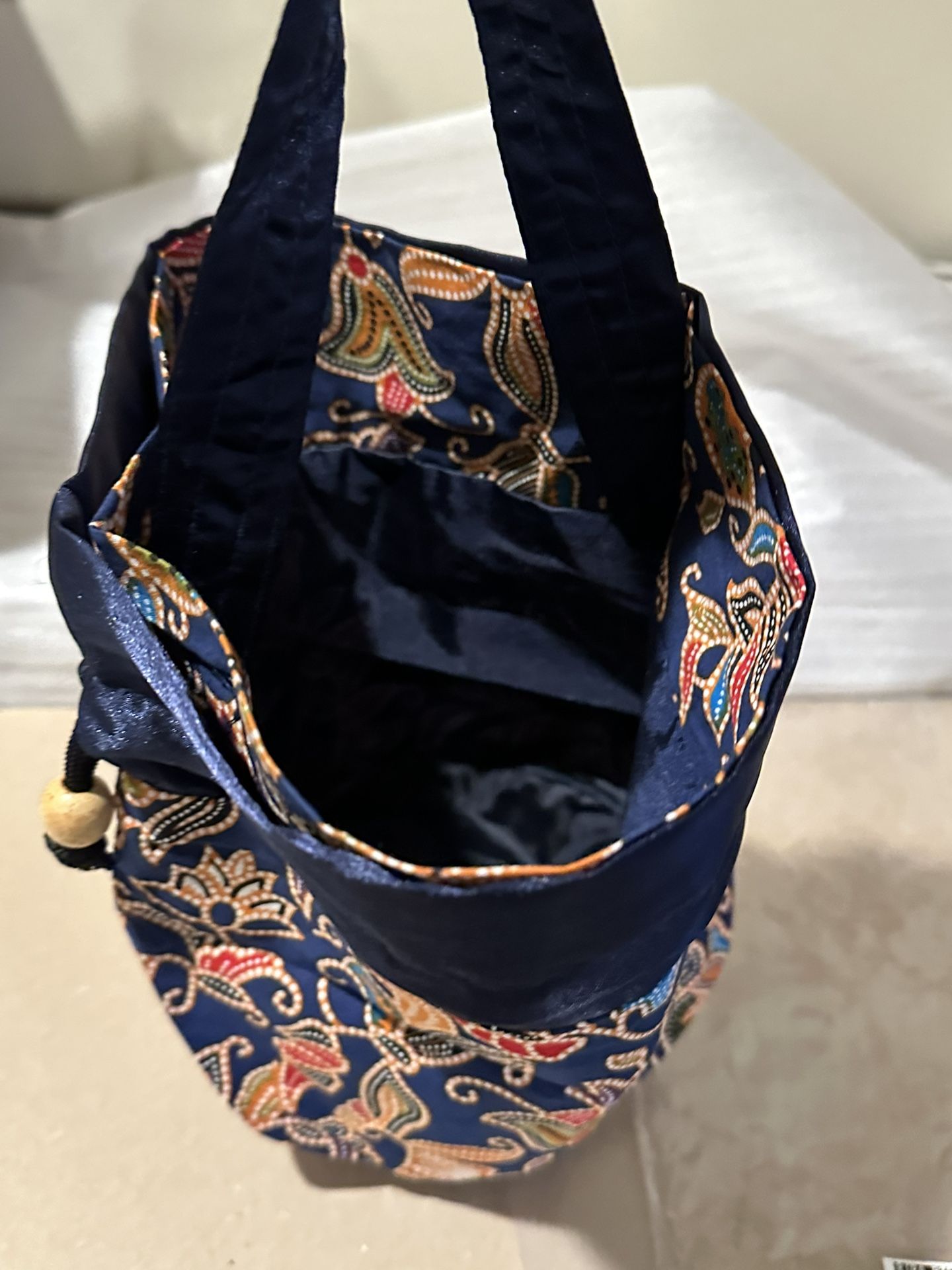 Silk Pouch 8”x10”x5” - New