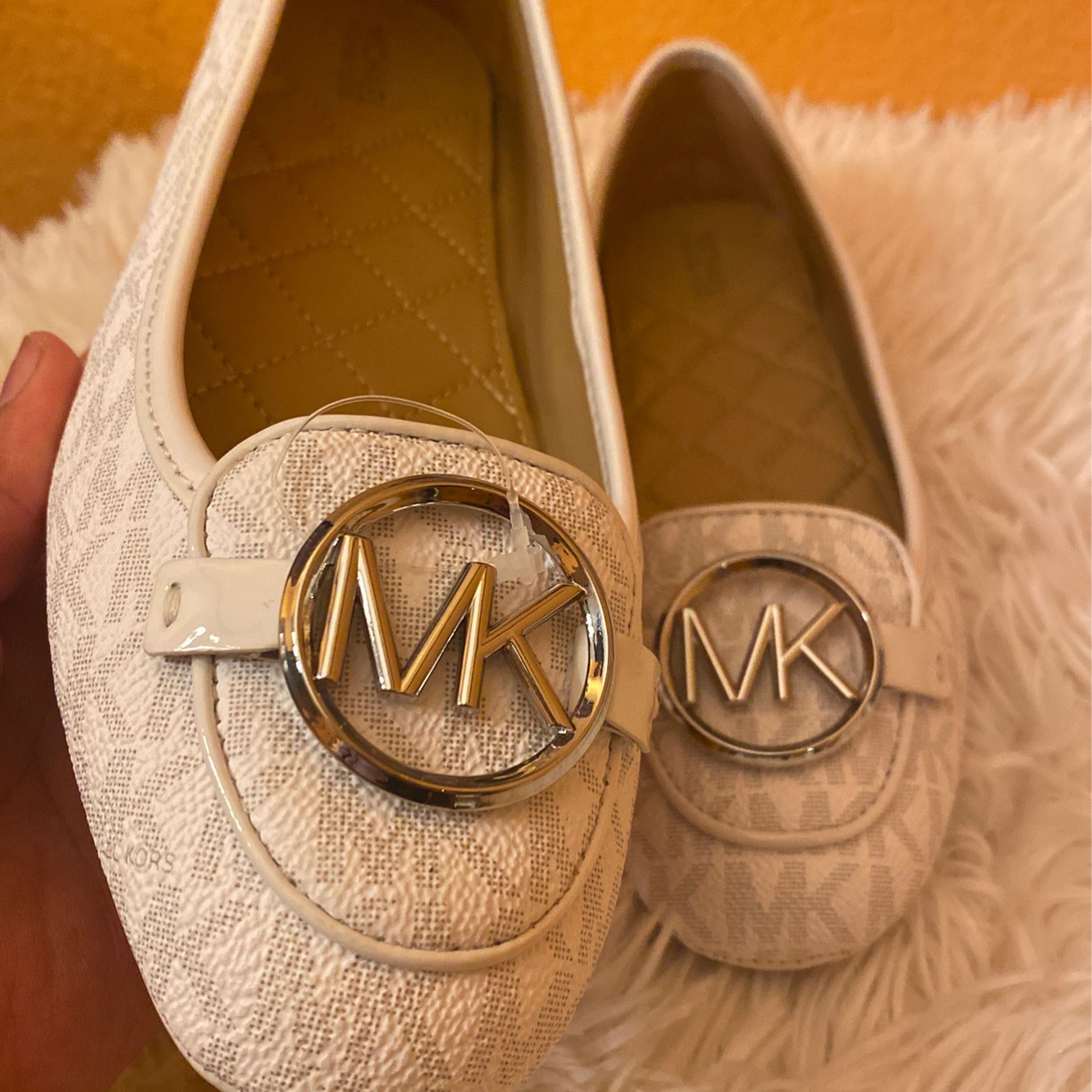 aAMichael Kors Flat 7.5