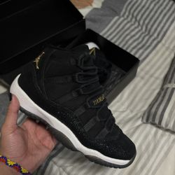 Air Jordan 11 Retro Heiress Black Stingray