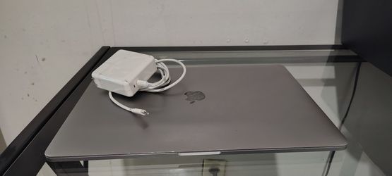 MACBOOK PRO 15 INCH FOR SALE