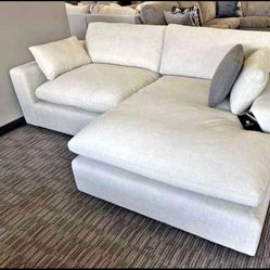 Stain Resistant Cozy Loveseat 