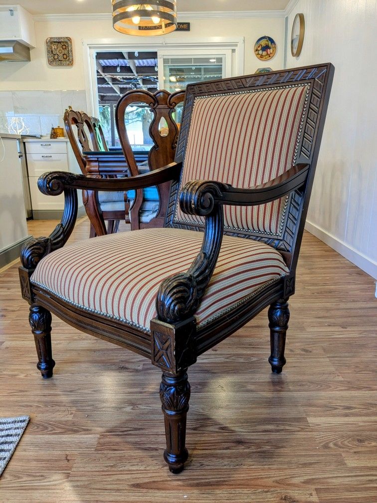 Classic Style Chair