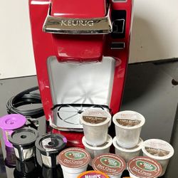 RED KEURIG K15 COFFEE MAKER w/PODS EXCELLENT 