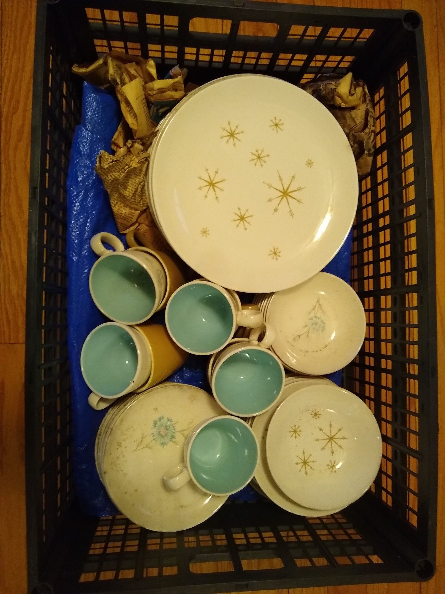 Star Glow Dinner Plates, cups, and saucers Royal China USA Ironstone, Vintage 1960s Mid Century Modern Atomic Starburst Dishes