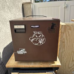 Mini fridge 