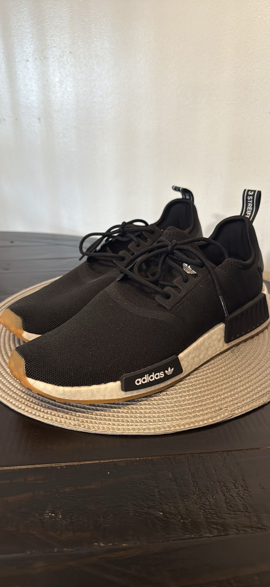 Men Adidas NMD R1 (SZ 11)