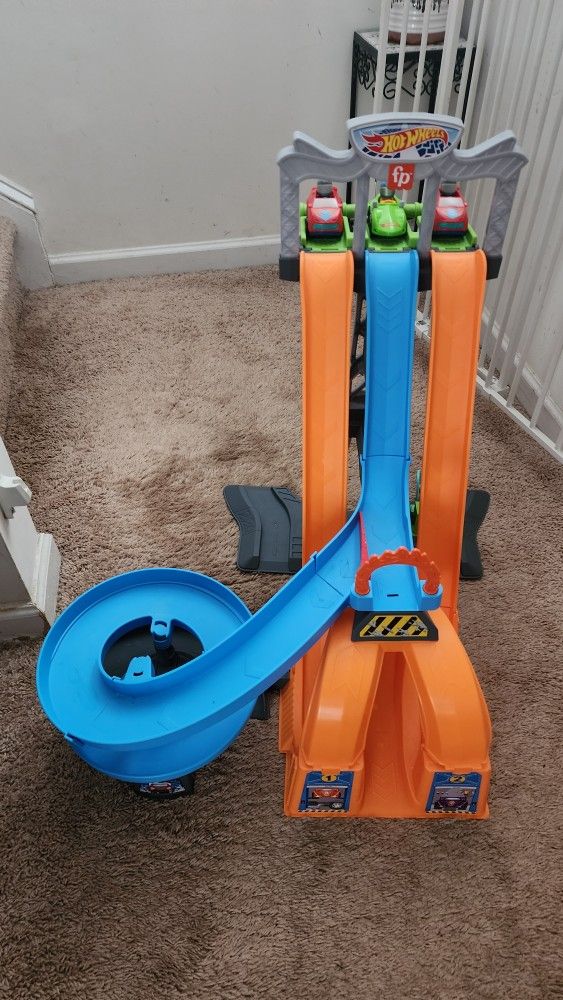 The Fisher-Price Little People Hot Wheels Racing Loops Tower