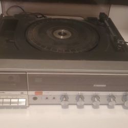 Home Stereo With Turn Table