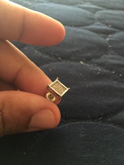 150$ diamond 14k white gold earring