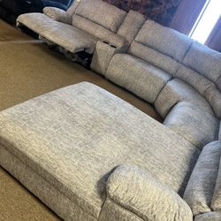 Stunning Stylish Reclining Sectional!