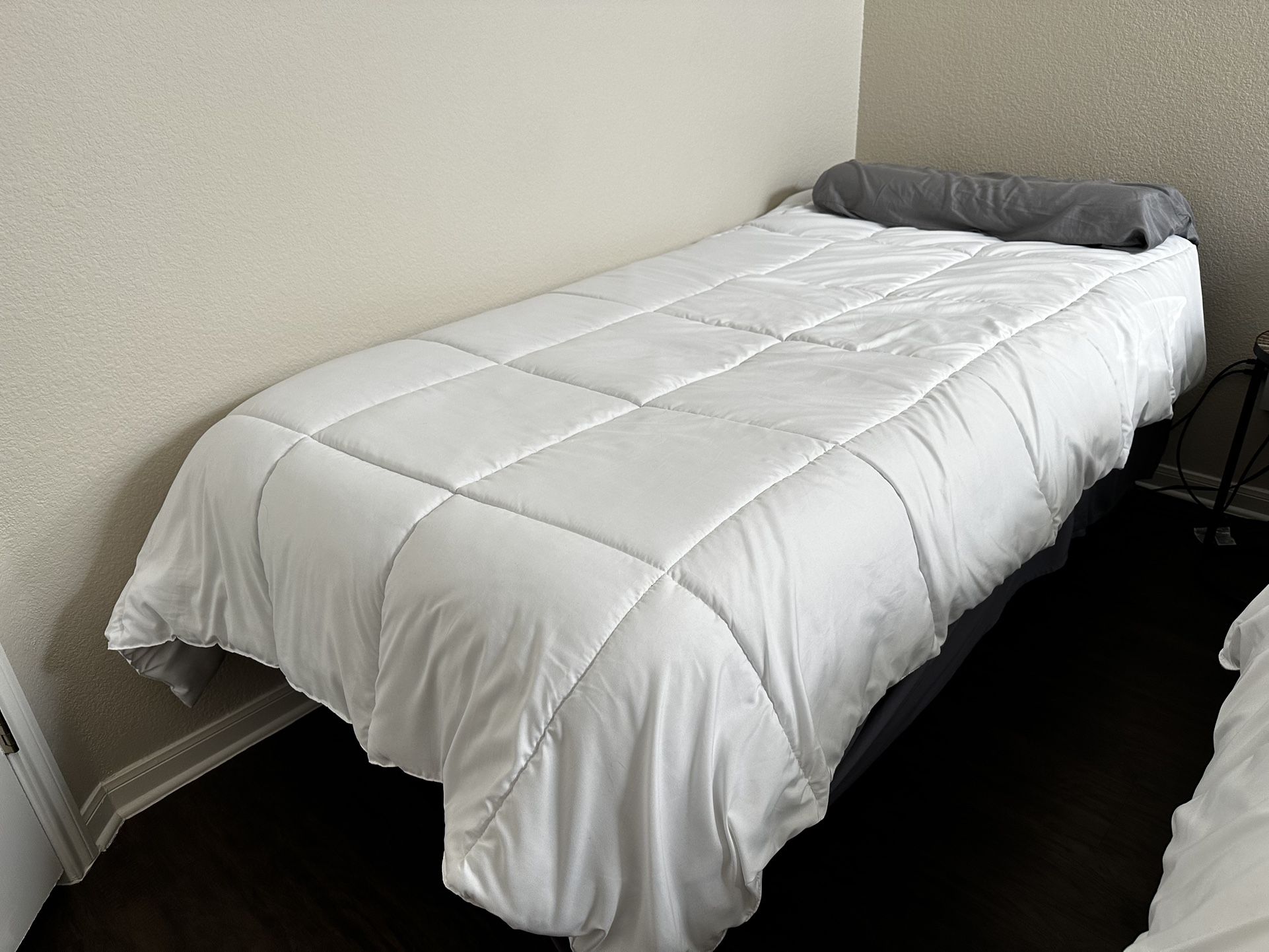 Sleep Number Bed - Twin XL & Integrated Adjustable Base