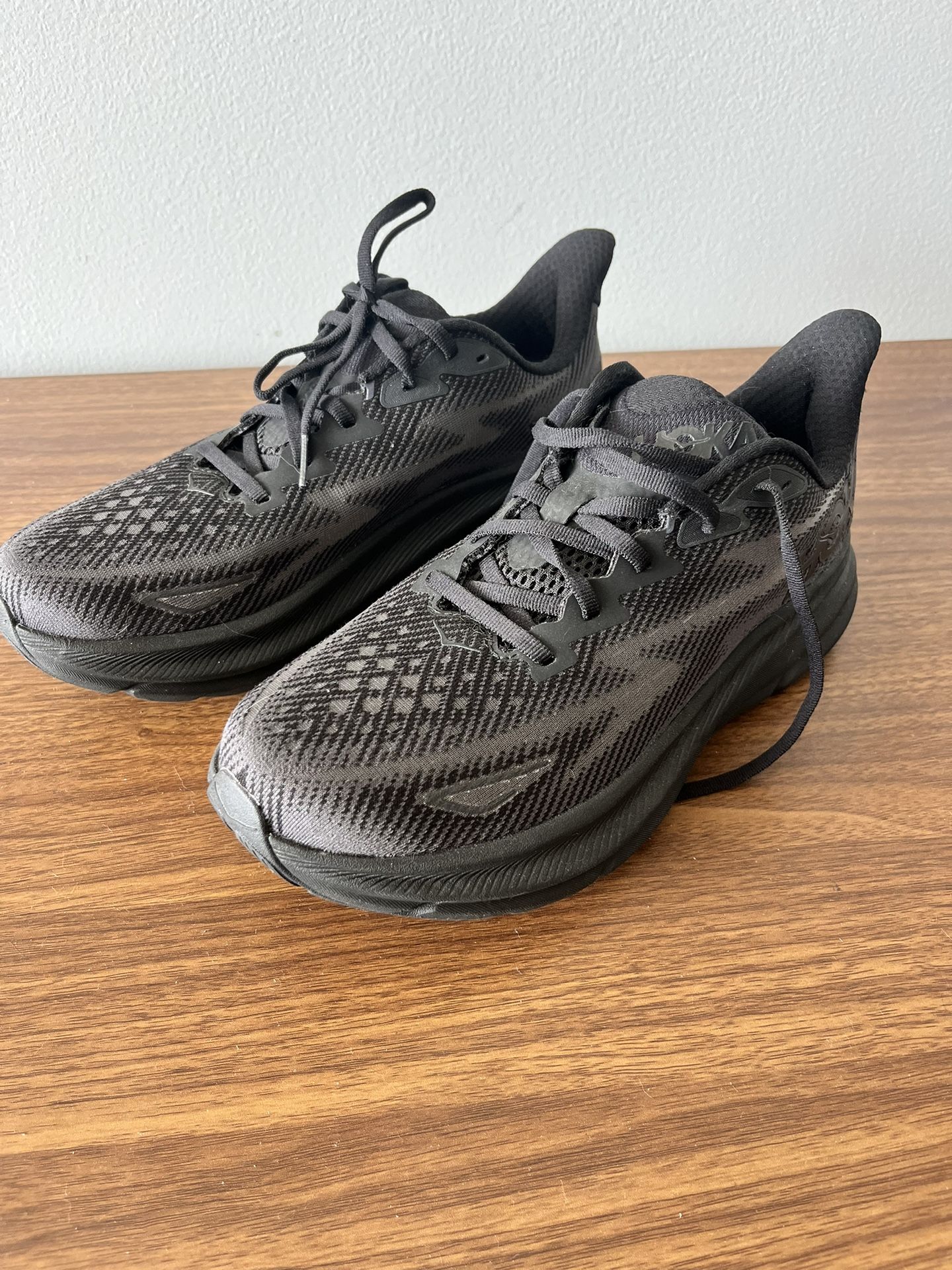Hoka Clifton 9 Size 9D Without Insoles