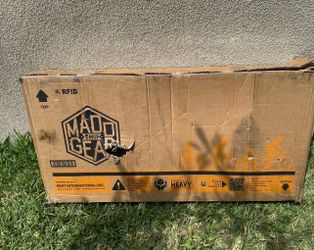 Brand New Kent Maddgear Kids 20” bike (damaged box)