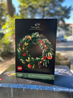 LEGO Wreath 10340, LEGO, LEGOS, LEGO Sets, LEGO Wreath, LEGO Decorations, LEGO Decor, LEGO New, LEGO Botanical, LEGO Flowers
