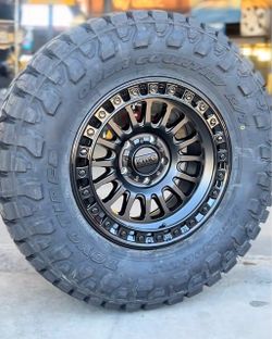 17’ KMC 552 17x8.5 -10mm & 35x12.50R17 Toyo R/T
