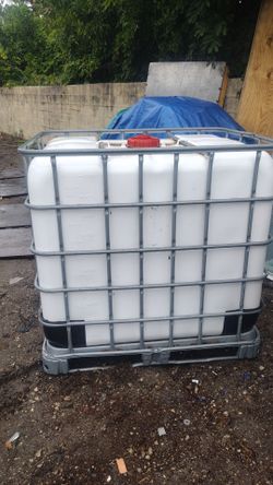 New condition 275 gallon tanks