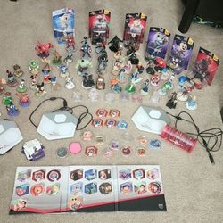 HUGE Lot Disney Infinity Wii Games,  Pieces,  And Characters 