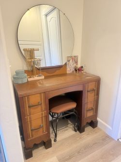 Art deco vintage vanity